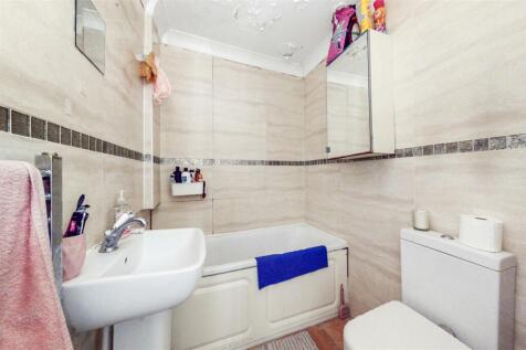 FF Room 5 Bathroom