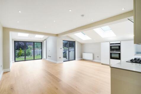 Bi-folding doors to garden from extended reception