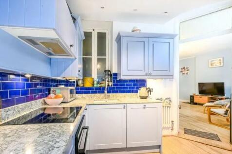 Marble worktops in the kitchen