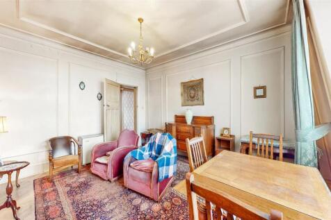 Double bedroom/lounge