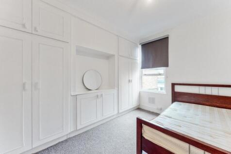 Upper level double bedroom
