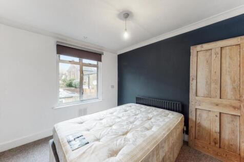 Rear double bedroom