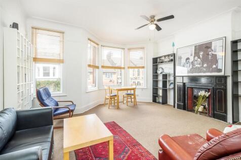 Full width reception room into bay window