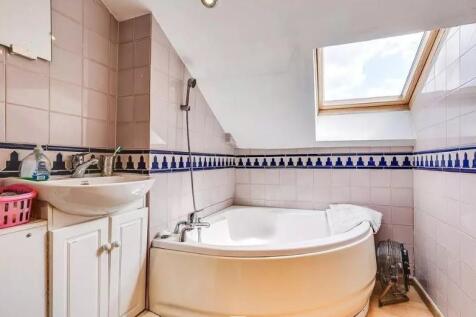 En suit bathroom to loft room