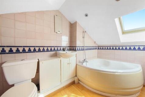 En suit bathroom to loft room