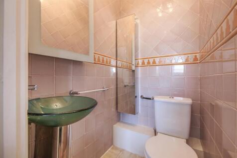 En suit basin &amp; W.C