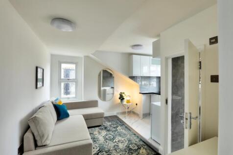 Room 6 self contained