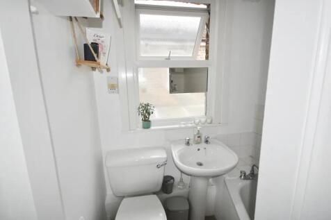 Contempoeaey style family bathroom