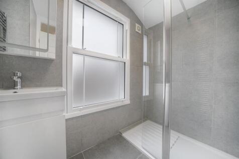 Newly fitted family bathroom