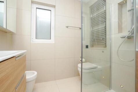 Modern fitted bathroom