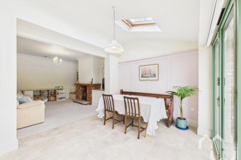 Dining / Lounge