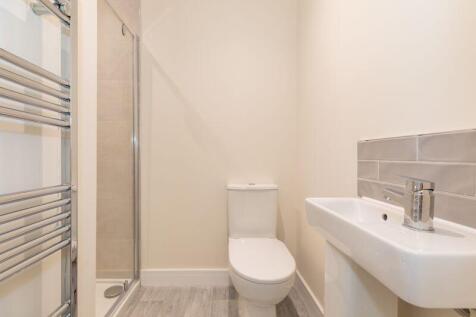 Ground fl ensuite
