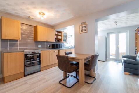 Kitchen Family Room