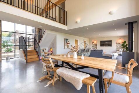 Dining Lounge