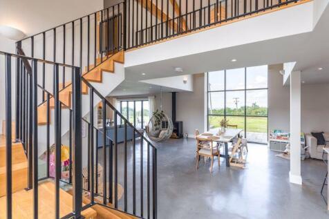 Dining - Stairs