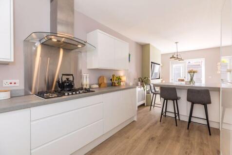 Kitchen / Lounge 