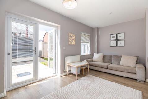 Kitchen / Lounge 