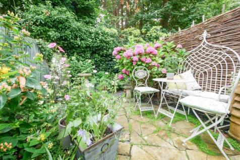 COURTYARD GARDEN