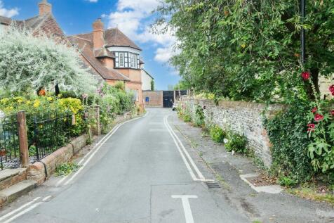 ST LEONARDS LANE