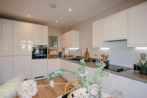 KITCHEN / BREAKFAST ROOM
