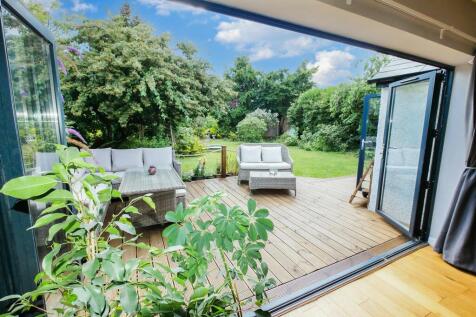 GARDEN DECKING