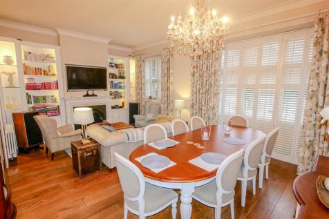 LOUNGE / DINER