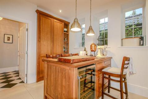 KITCHEN / BREAKFAST ROOM