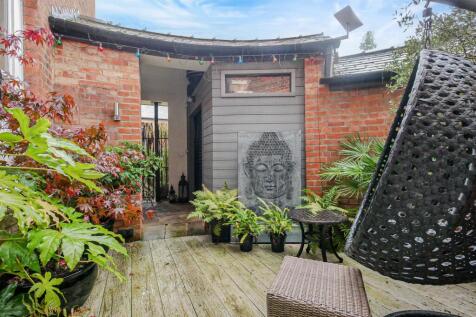 FRONT COURTYARD
