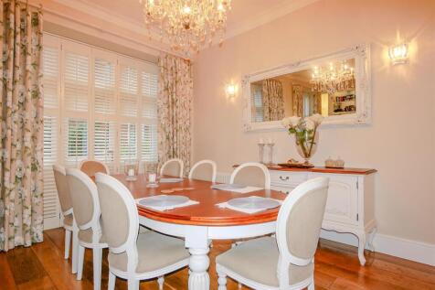 LOUNGE / DINER