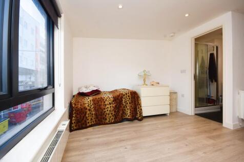 Living Room/Bedroom