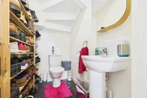 Cloakroom/WC