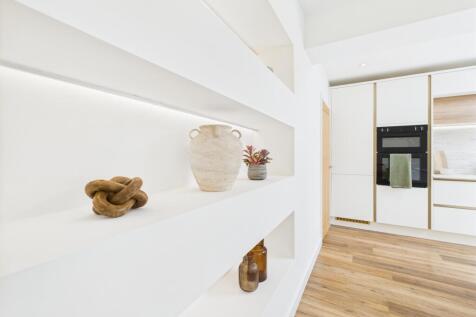 Kitchen/ Living Area