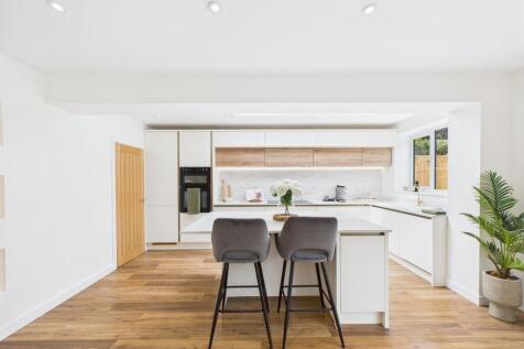 Kitchen/ Living Area