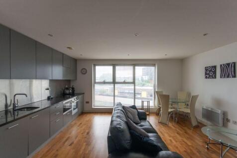 OPEN-PLAN LIVING AREA