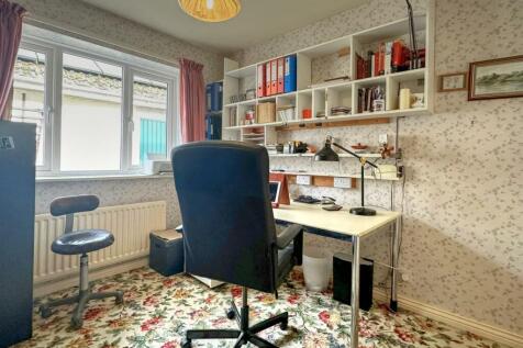 GROUND FLOOR BEDROOM / OFFICE