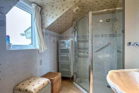 ENSUITE SHOWER ROOM &amp; WC