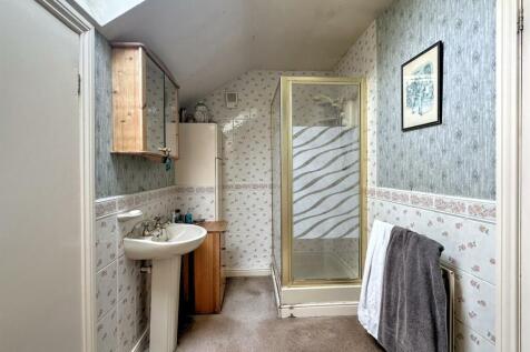 SHOWER ROOM/WC
