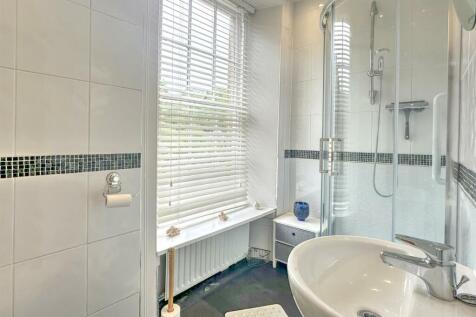 SHOWER ROOM/WC