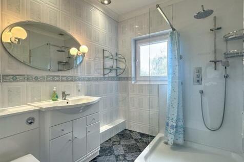 BATHROOM/WC