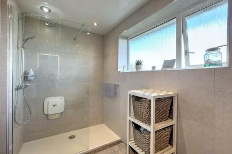 SHOWER ROOM/WC