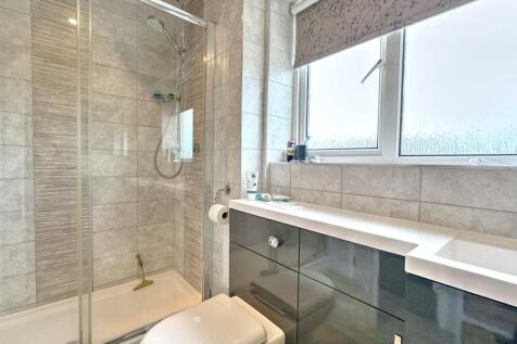 BATHROOM/WC
