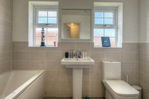 ENSUITE AND DRESSING ROOM