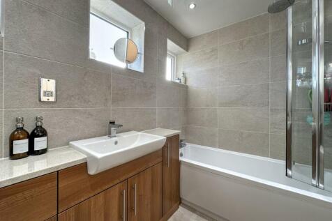 BATHROOM/WC