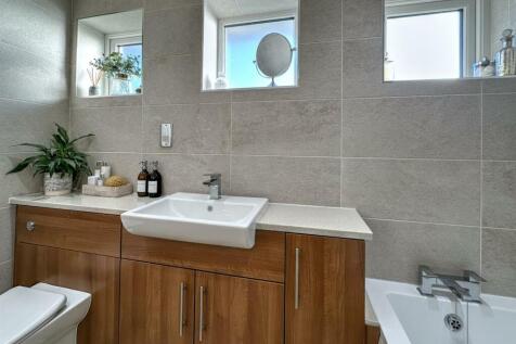 BATHROOM/WC