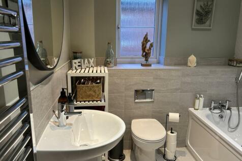BATHROOM/WC