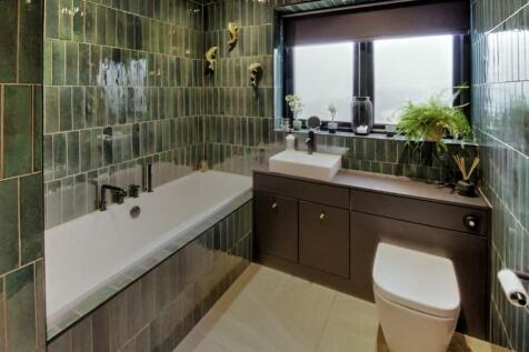 BATHROOM/WC