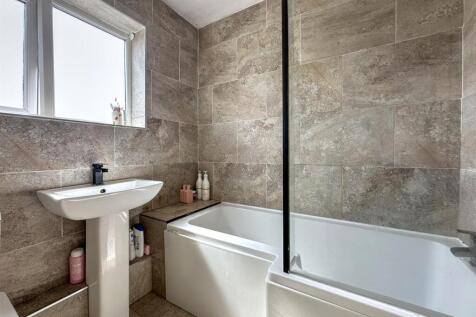 BATHROOM/WC
