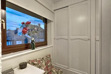 DRESSING AREA