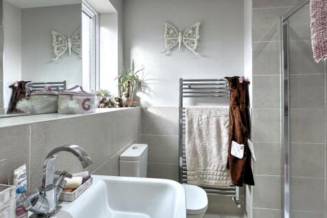 ENSUITE SHOWER ROOM/WC