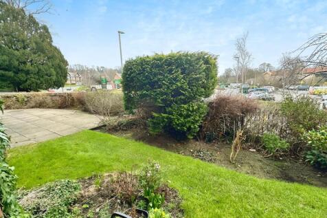 GARDEN AREA ACCESSABLE FROM LOUNGE DINER